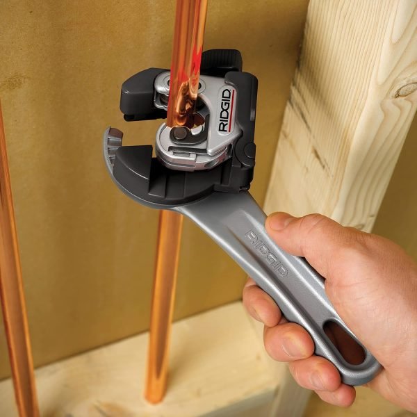 RIDGID 32573 Model 118 2-in-1 Close Quarters AUTOFEED 1/4" to 1-1/8" Metal Tubing Compact Cutter, Silver/Black